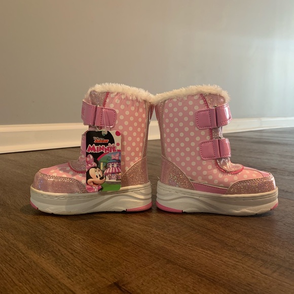 Minnie Mouse toddler snow boots size 7! - Picture 7 of 9